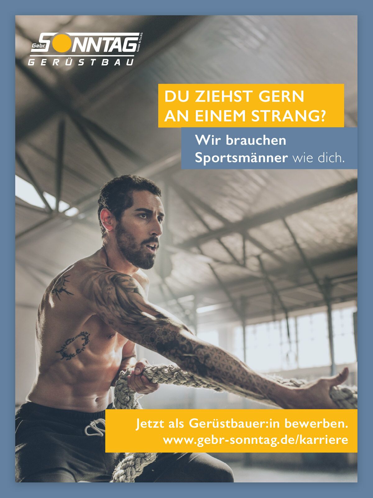 eine Person, die ein Seil in einem Fitnessstudio hält