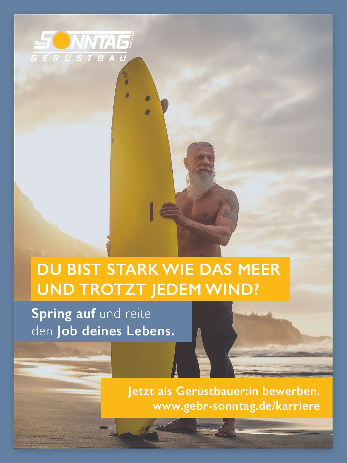 eine Person, die ein Surfbrett hält